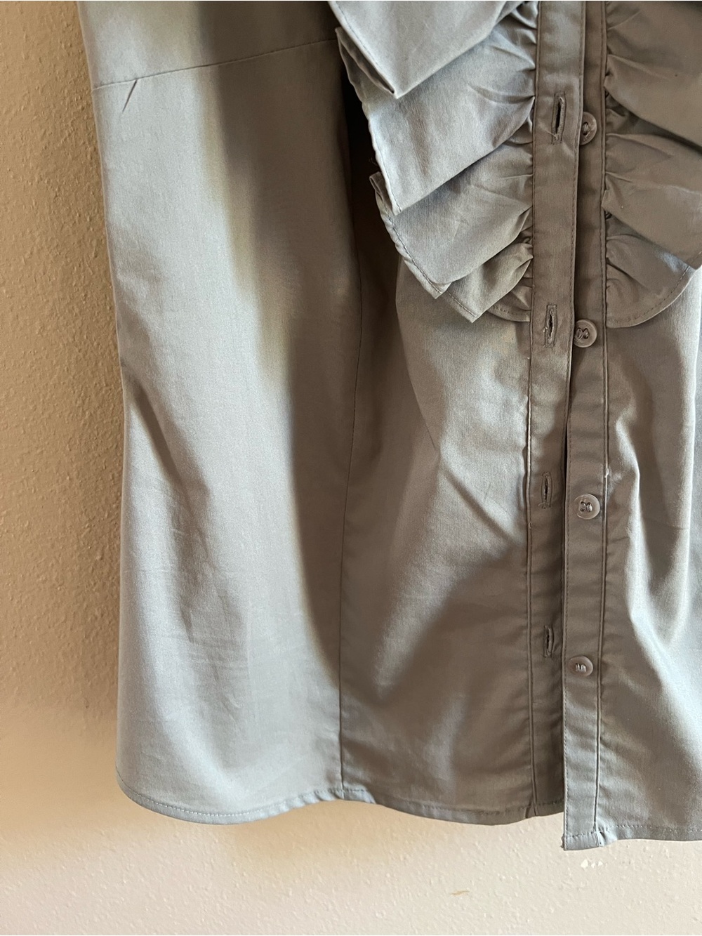 Worthington Sleeveless Ruffled Button-Front Blouse in Light Gray - Picture 3 of 7